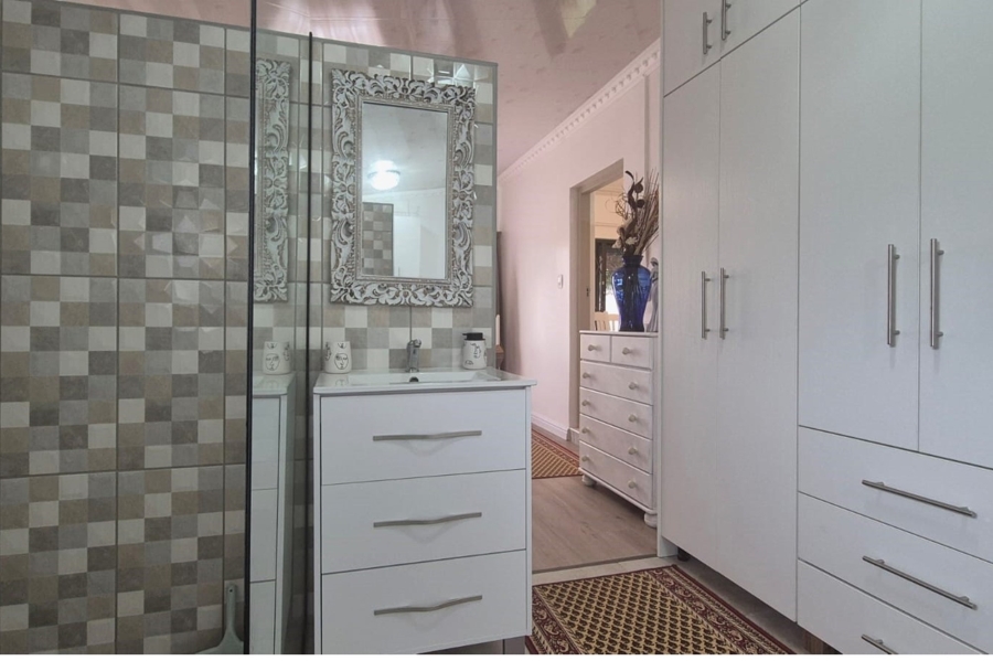 4 Bedroom Property for Sale in Stilbaai Wes Western Cape